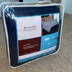 Reversible down comforter